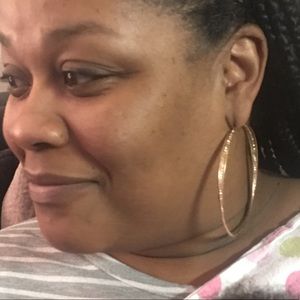 Meet your Posher, Tenishia